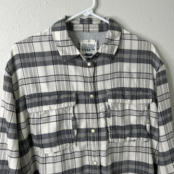 American Eagle Plaid Flannel Shirt Women’s Small Cream Oversized Snap Button - Picture 3 of 12